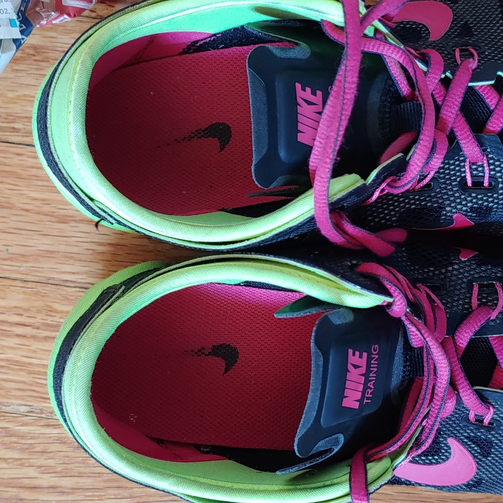 NIKE training shoes, size 9.5 black, pink, green - Picture 12 of 14